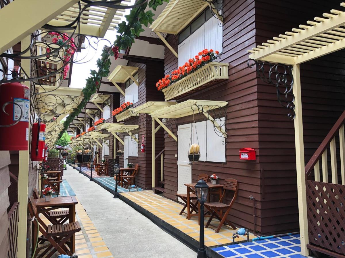 Resort Bangphlat Bangkok Extérieur photo