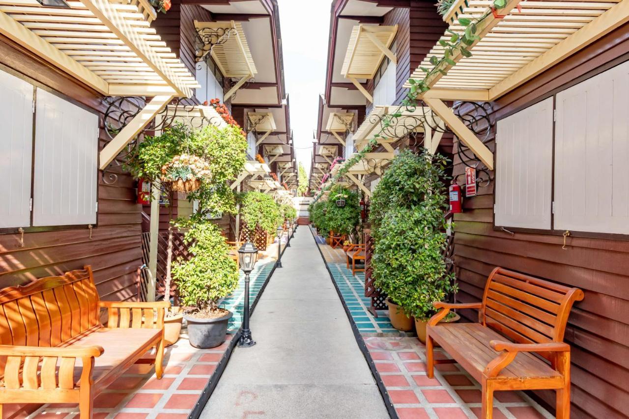 Resort Bangphlat Bangkok Extérieur photo