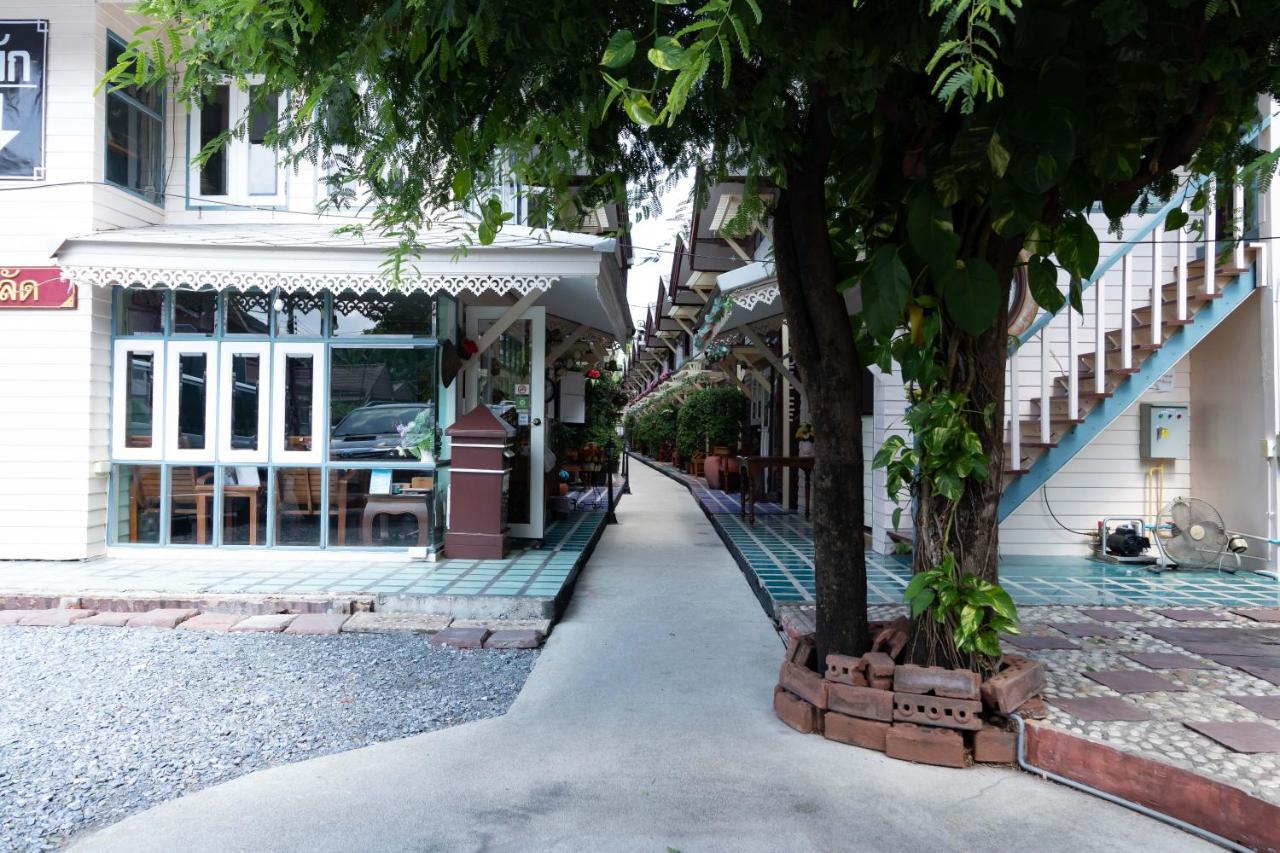 Resort Bangphlat Bangkok Extérieur photo